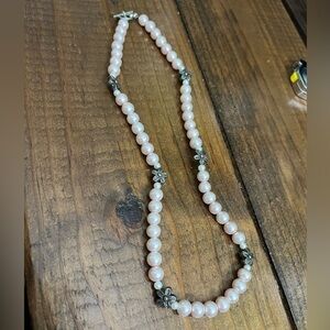 Vintage y2k 2000s Pink Faux Pearl Necklace w Silver Tone Flower Beads